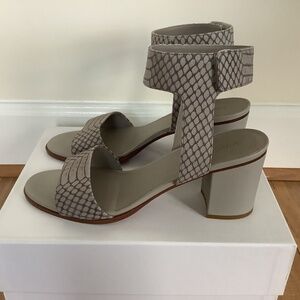 Like new Vince Josslyn snake embossed sandals women's size 10